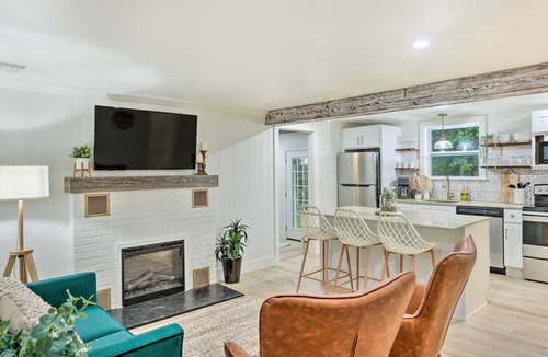 Barto House | Peaceful Wooded Getaway