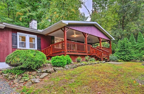 Barto House | Peaceful Wooded Getaway