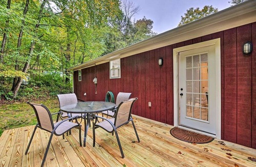 Barto House | Peaceful Wooded Getaway