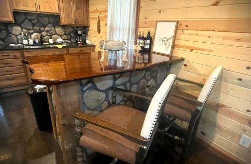 Davisville House | Peaceful Woodland Cabin with Balcony & Starry Nights in Steelville, Missouri