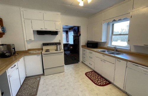 Naches Cabin | Peacefully 2BR Cabin with Firepit