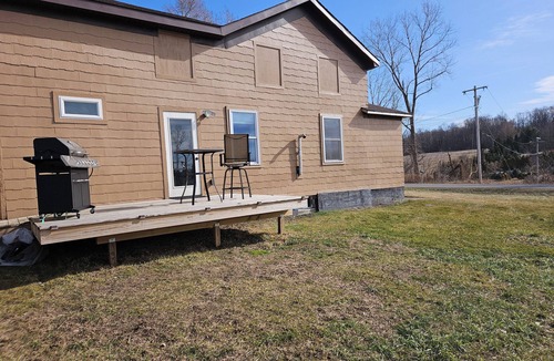 Sennett House | Peacefully Country Setting