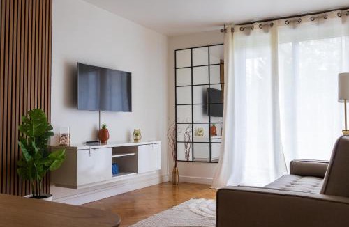 Faubourg de l'Arche Apartment | PeaceHome