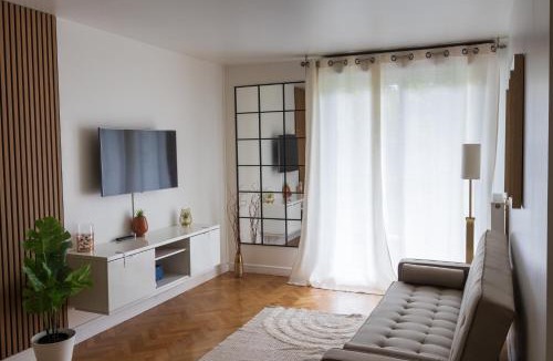 Faubourg de l'Arche Apartment | PeaceHome