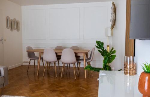 Faubourg de l'Arche Apartment | PeaceHome