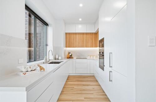 Elizabeth Bay Apartment | Peach at Palm View Collective