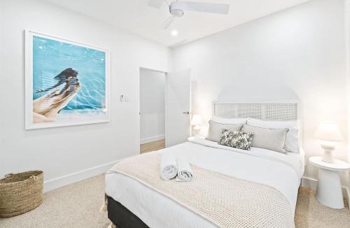 Elizabeth Bay Apartment | Peach at Palm View Collective
