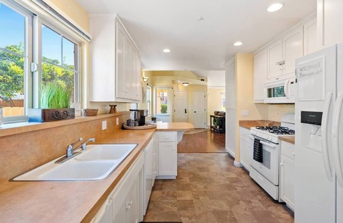 San Luis Obispo House | Peach St Bungalow | Stylish Walkable Retreat