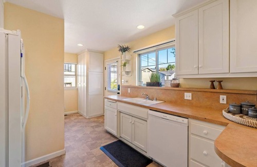 San Luis Obispo House | Peach St Bungalow | Stylish Walkable Retreat