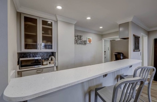 Downtown Atlanta Condo | Peachtree Center Condo in Downtown w/Balcony