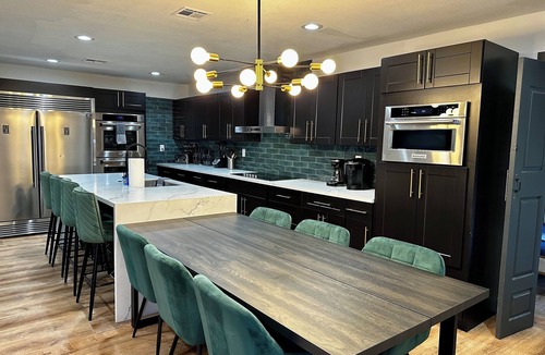 North Las Vegas House | Peacock Inn 8 Bdr X 4 Bth 14 Bds
