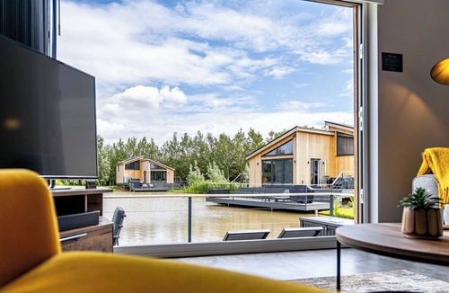 Frampton Ski Chalet | Peacock Lakeside Lodge