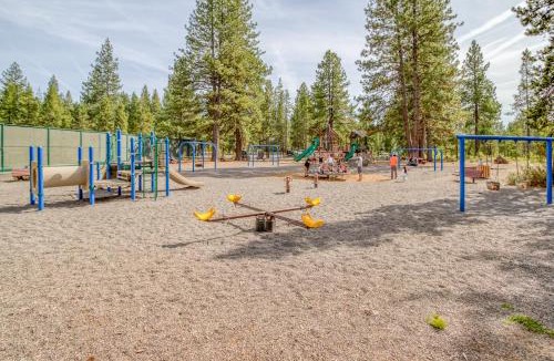 La Pine House | Peacock Pickleball Paradise