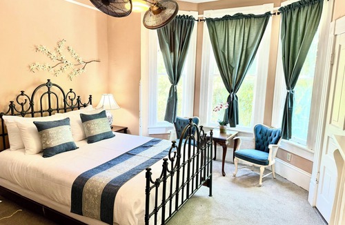 Eastman Bed & Breakfast | Peacock Place