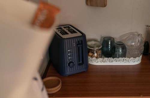 Appley Bridge House | Peacock Room at Field View Cottage