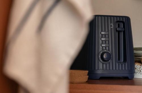 Appley Bridge House | Peacock Room at Field View Cottage