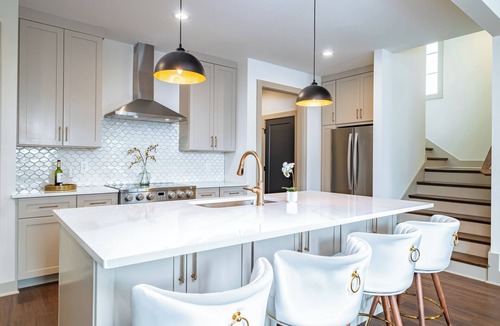 Eighth Avenue House | Peacock's Perch| Broadway 2mi| Rooftop HotTub -B