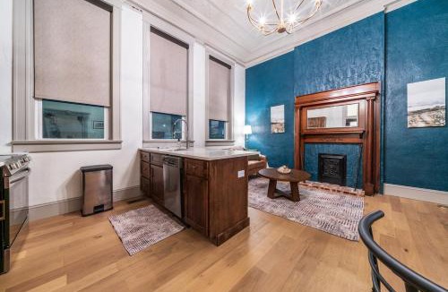 Sedalia Apartment | Peacock Suite