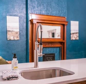 Sedalia Apartment | Peacock Suite