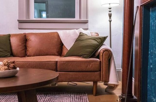 Sedalia Apartment | Peacock Suite