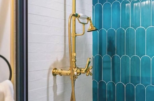 Sedalia Apartment | Peacock Suite