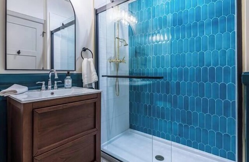 Sedalia Apartment | Peacock Suite