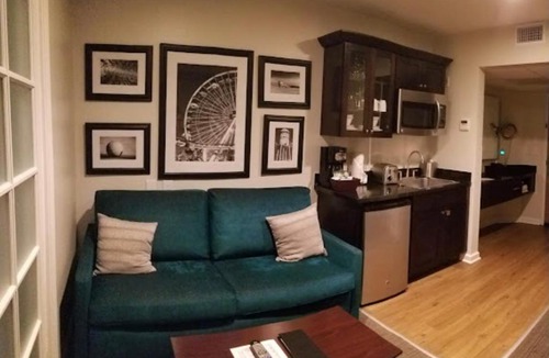 Anaheim Resort Apartment | Peacock Suites