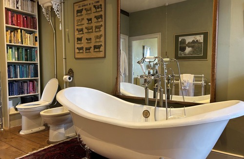 Ely Bed & Breakfast | Peacocks Tearoom and Fine B&B