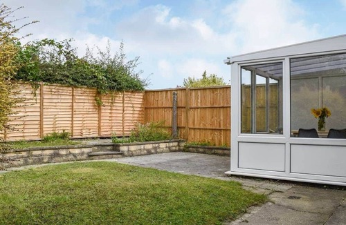 Ashbourne House | Peak District Home with Garden and Parking