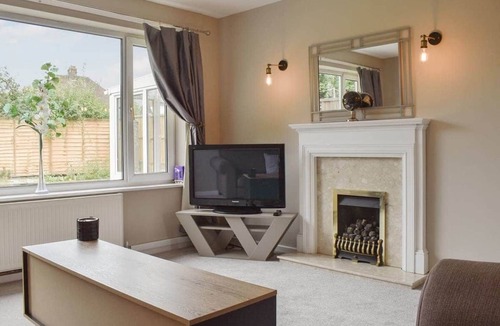 Ashbourne House | Peak District Home with Garden and Parking