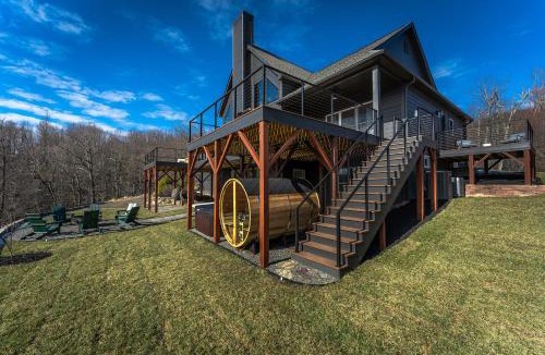 Black Mountain House | Peak Perfection by Carolina Mornings