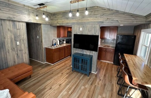 Blodgett Mills Apartment | Peak’s Paradise Apartment 2