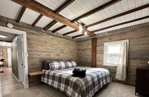 Blodgett Mills Apartment | Peak’s Paradise Apartment 2