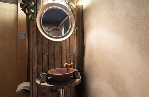 Saint-Ursanne Hotel | Peanut Medieval Lodge
