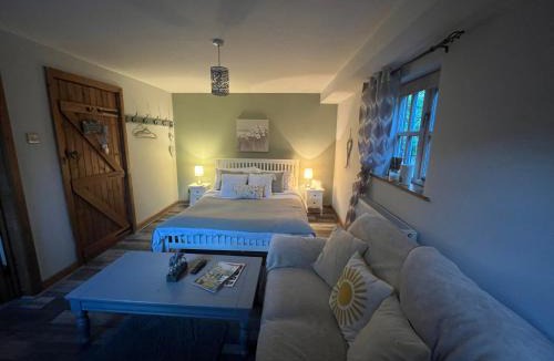 Felton House | Pear Tree Cottage Courtyard