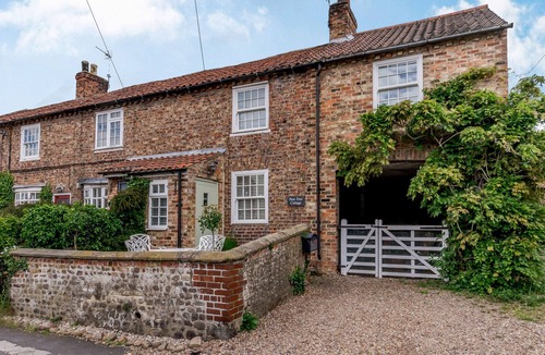 Great Ouseburn Cottage | PEAR TREE COTTAGE, pet friendly, with open fire in Great Ouseburn