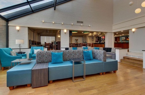 Airport Township Hotel | Pear Tree Inn St. Louis Airport