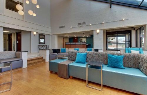 Airport Township Hotel | Pear Tree Inn St. Louis Airport
