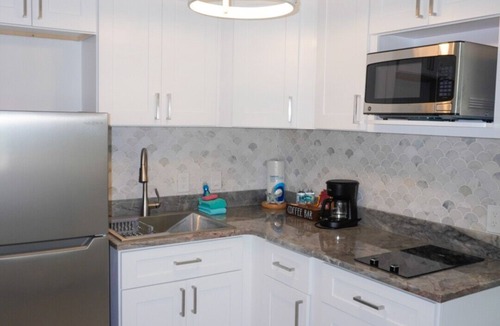 Englewood Hotel | Pearl Beach Inn