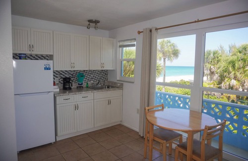 Englewood Hotel | Pearl Beach Inn