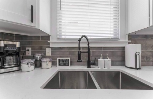 Springfield House | *Pearl of Springfield*-WIFI, AC, PATIO