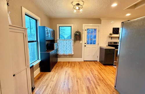 Guthrie House | Pearl's Place - A Historic, Red-Brick Street Gem