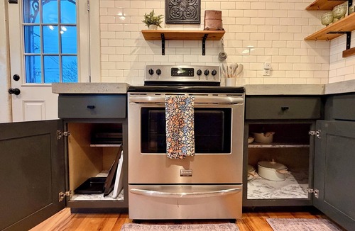 Guthrie House | Pearl's Place - A Historic, Red-Brick Street Gem