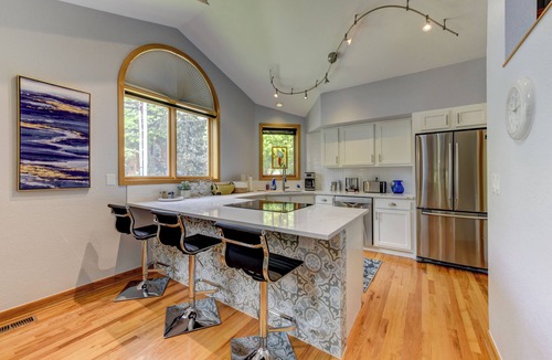 Central Boulder House | Pearl st, A/C, Fireplace, Views and Decks- Winner