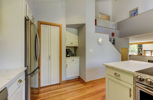 Central Boulder House | Pearl st, A/C, Fireplace, Views and Decks- Winner