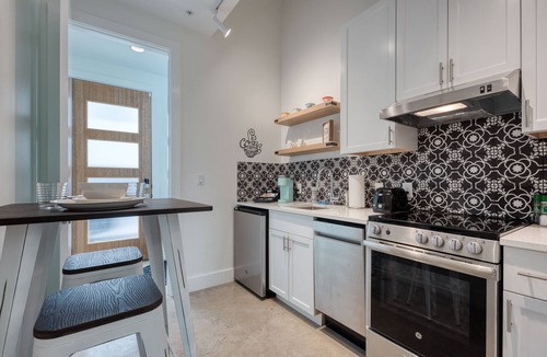 Tobin Hill House | Pearl View | 3 Bed, 3.5 Bath