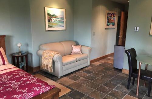 Freestone Hotel | Pearlessence Vineyard Inn