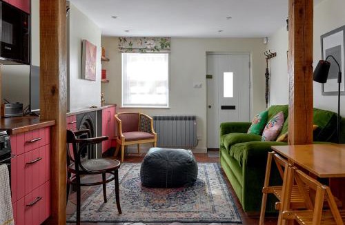 Farnham House | Pearls Cottage