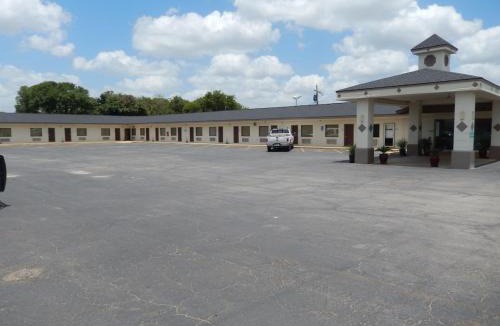 Pearsall Hotel | Pearsall Executive Inn