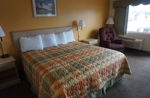 Pearsall Hotel | Pearsall Executive Inn